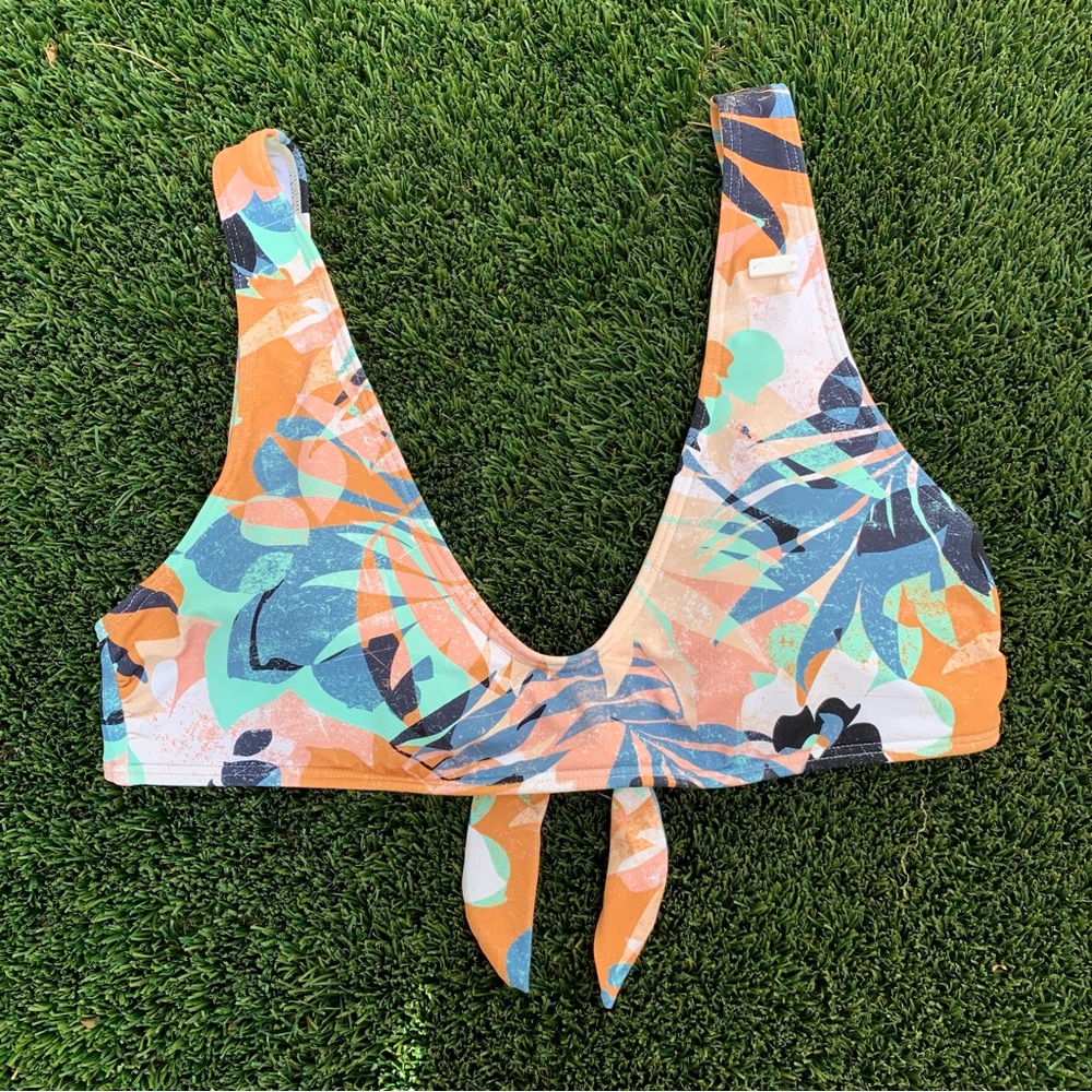 ROXY // PT Beach Classic Elongated Triangle Bikini Top - Size M